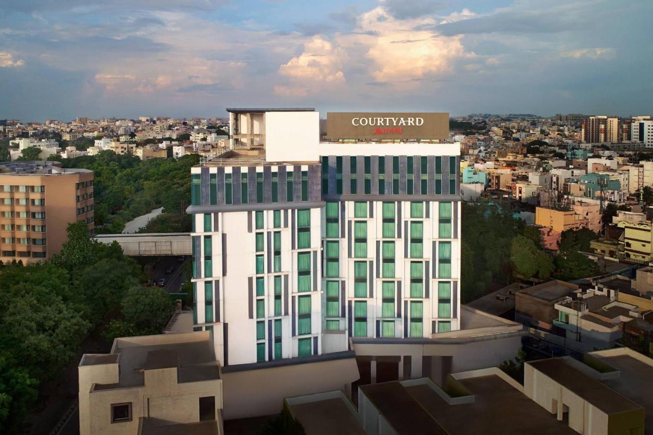 Courtyard By Marriott Hyderabad Hotel Buitenkant foto