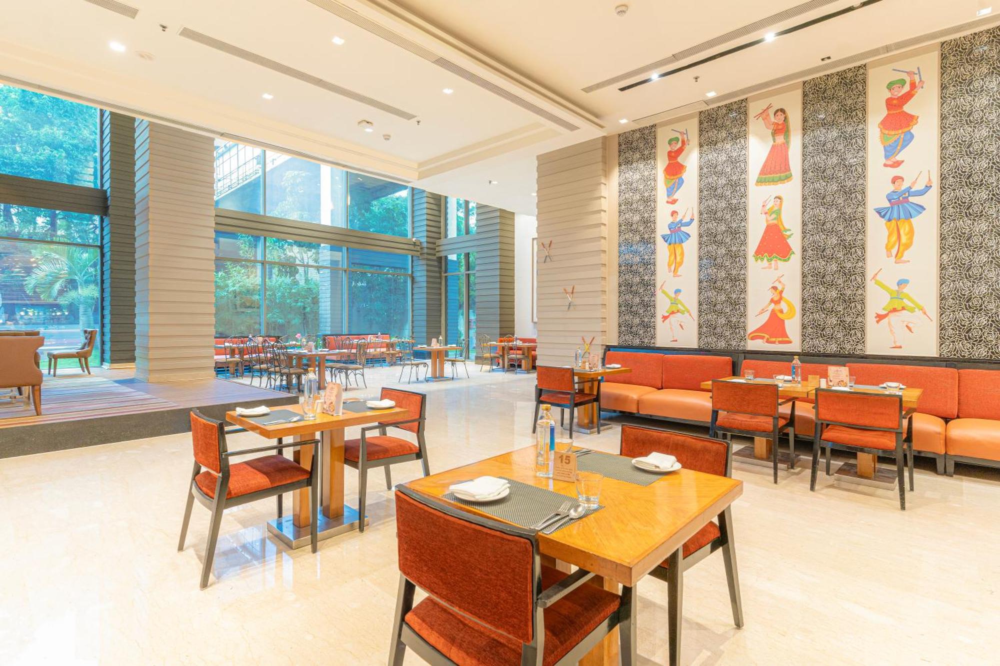 Courtyard By Marriott Hyderabad Hotel Buitenkant foto