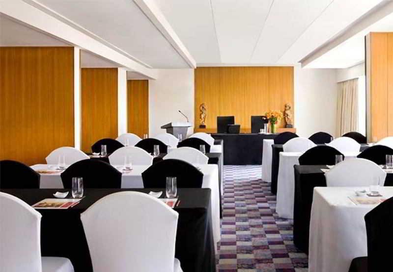 Courtyard By Marriott Hyderabad Hotel Buitenkant foto