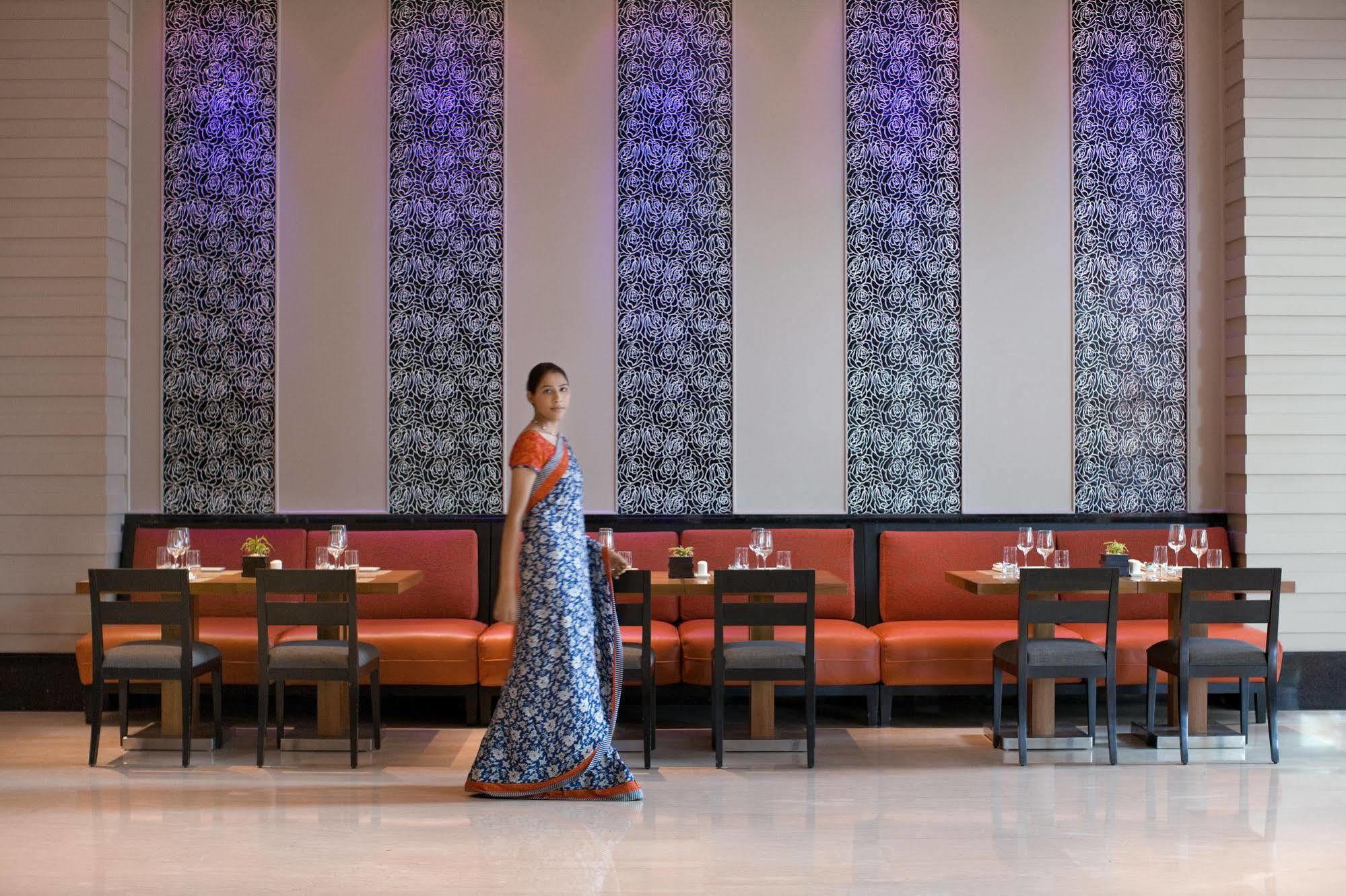 Courtyard By Marriott Hyderabad Hotel Buitenkant foto